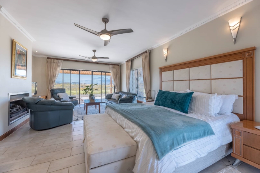 5 Bedroom Property for Sale in Oubaai Western Cape